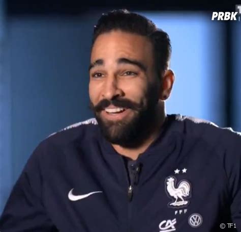 Adil Rami fait de la pub tout nu. Regardez sa vidéo